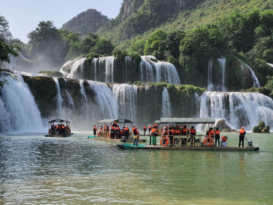 Cao Bang - Lang Son: Authentic Mountain Landscapes Adventure